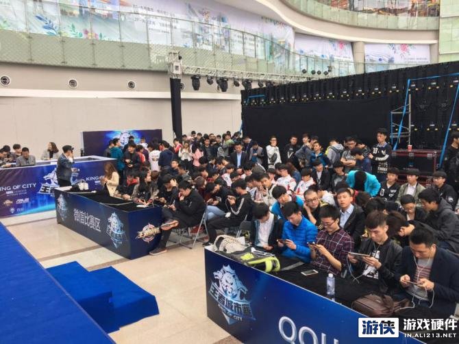 多名年轻球 多名年轻球