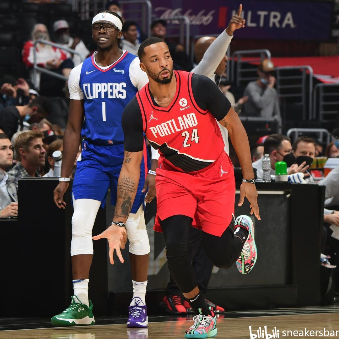 待着看到他 待着看到他