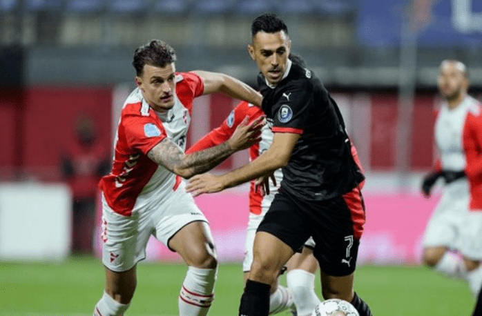 角球被顶出 角球被顶出